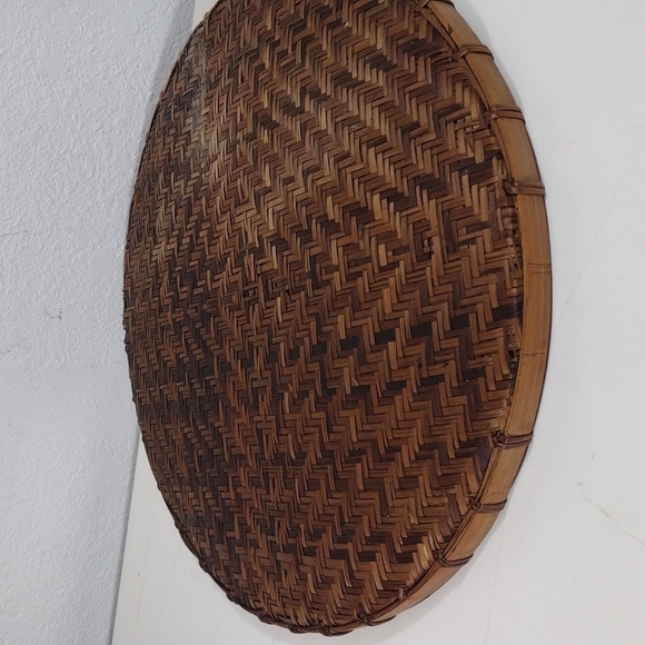 vintage hand woven flat basket with small tight weaves - Picture 8 of 9